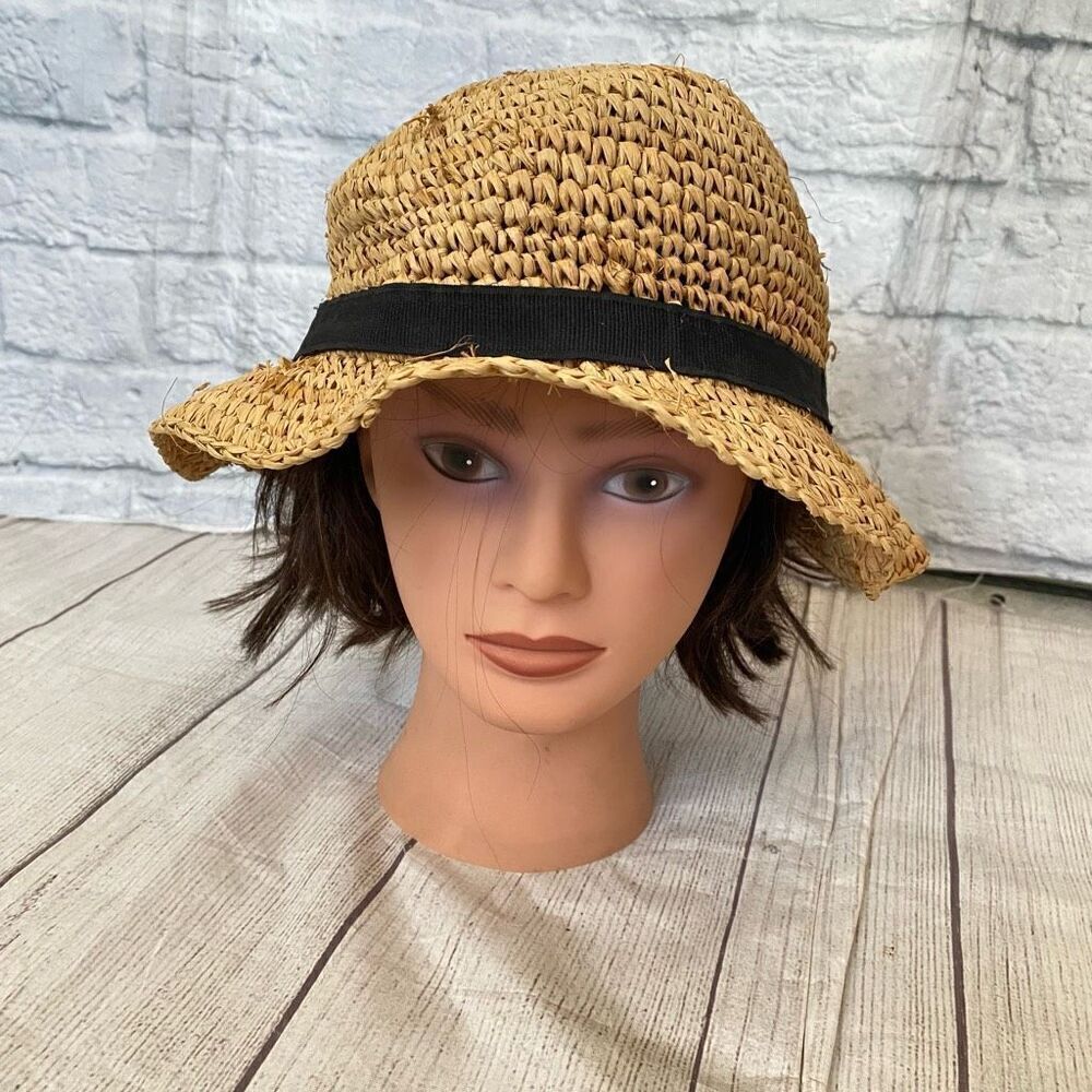 Old navy women Med/Large straw hat with brim tan with black ribbon